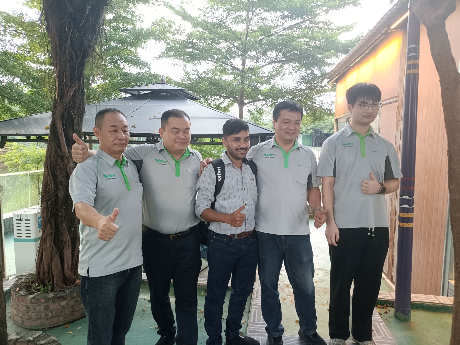 Aktivitas Kualitas Antarane Mesin Traksi Elevator Nidec China lan India